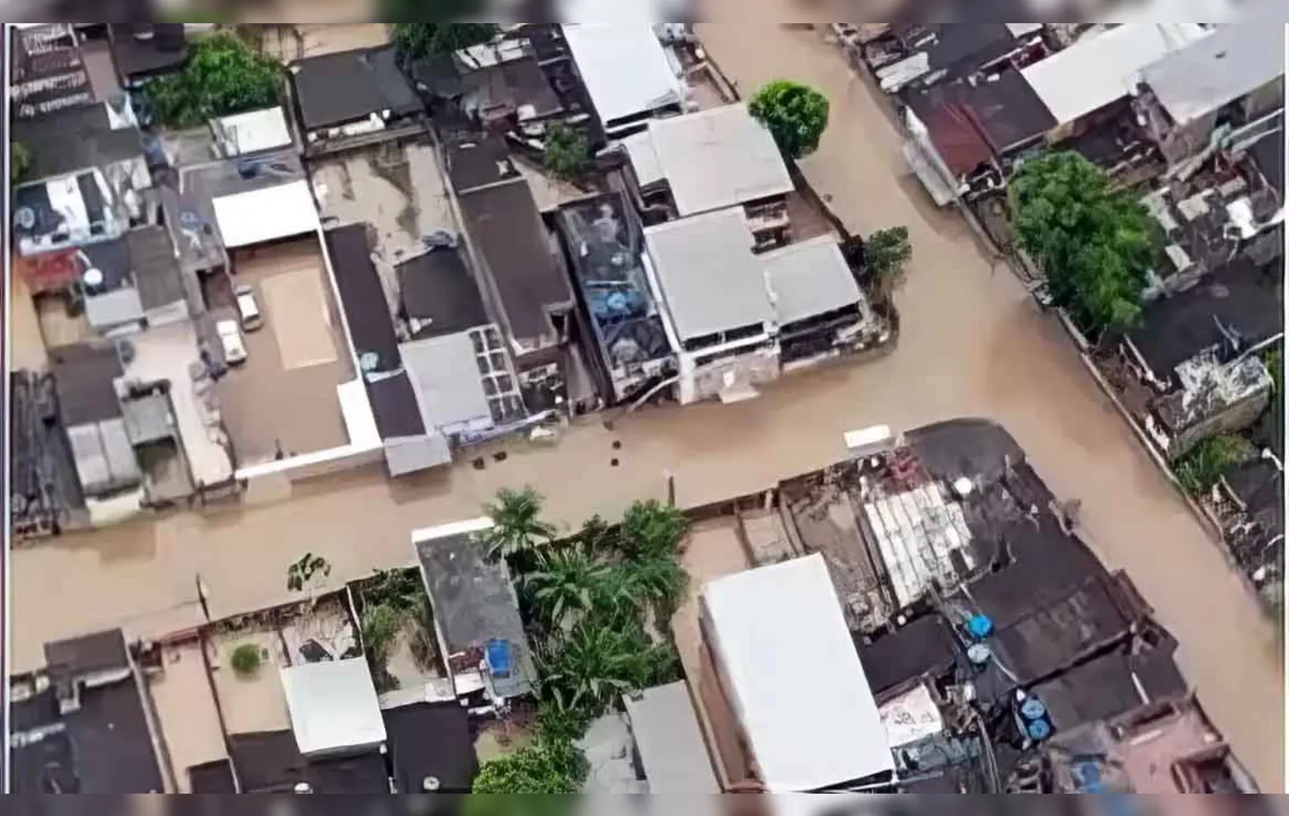 Em 24 horas, as tempestades causaram 12 mortes e deixaram 600 pessoas desalojadas