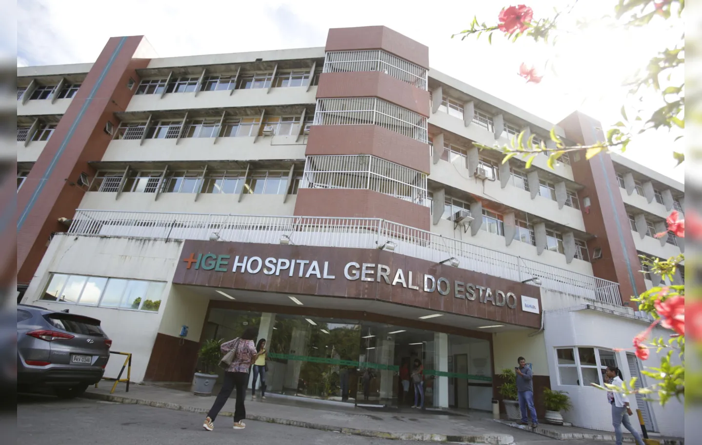 Vítima foi encaminhada Hospital Geral do Estado (HGE), onde está internada em estado grave