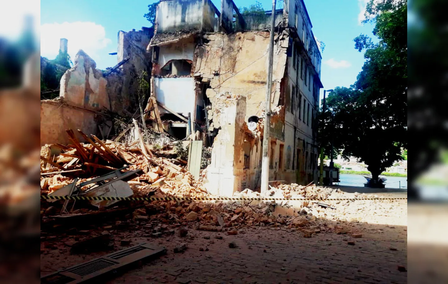 Ruínas do antigo Hotel Colombo que desabaram em Cachoeira