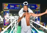 Marcos Val encerra domingo de Carnaval em Porto Seguro