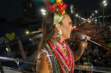Imagem ilustrativa da imagem Após "Macetando", Ivete canta a concorrente "Perna Bamba"