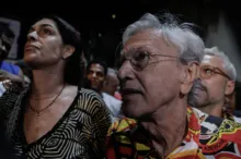 Imagem ilustrativa da imagem Caetano Veloso marca presença na saída do Ilê Aiyê: 'Beleza pura'