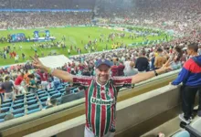 Imagem ilustrativa da imagem Com viagem paga pela Fifa, Lupi deixa Brasil sem autorização de Lula