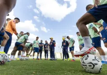 Imagem ilustrativa da imagem Em busca da vaga olímpica, Brasil enfrenta Paraguai nesta segunda