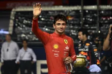 Imagem ilustrativa da imagem Ferrari anuncia renovação de contrato com piloto Charles Leclerc