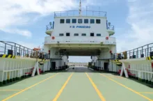 Imagem ilustrativa da imagem Ferry tem dificuldade de atracar em terminal após rajadas de vento
