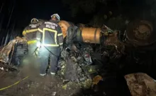 Imagem ilustrativa da imagem Motorista morre após carreta capotar em São Desidério