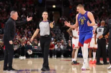 Imagem ilustrativa da imagem NBA: Jokic é expulso e torcida adversária vaia arbitragem; veja vídeo