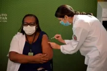 Imagem ilustrativa da imagem Primeira vacinada do Brasil será candidata a vereadora em São Paulo