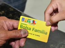 Imagem ilustrativa da imagem Revisão tira 1,7 mi de famílias unipessoais do Bolsa Família