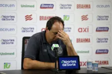 Imagem ilustrativa da imagem Rogério Ceni lamenta derrota do Bahia: "52 minutos não tem mais jogo"