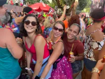 Imagem ilustrativa da imagem Só o bagaço: foliões curtem o último dia de carnaval em Salvador