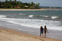 Imagem ilustrativa da imagem Tiroteio assusta banhistas na praia de Itacimirim nesta sexta-feira