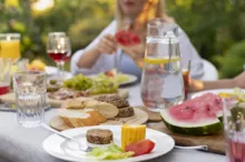 Imagem ilustrativa da imagem Verão saudável: veja como manter bons hábitos mesmo durante as festas