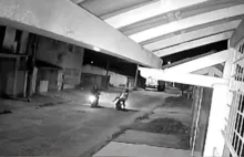 Imagem ilustrativa da imagem Vídeo: mulher é morta a tiros enquanto pilotava moto na Bahia