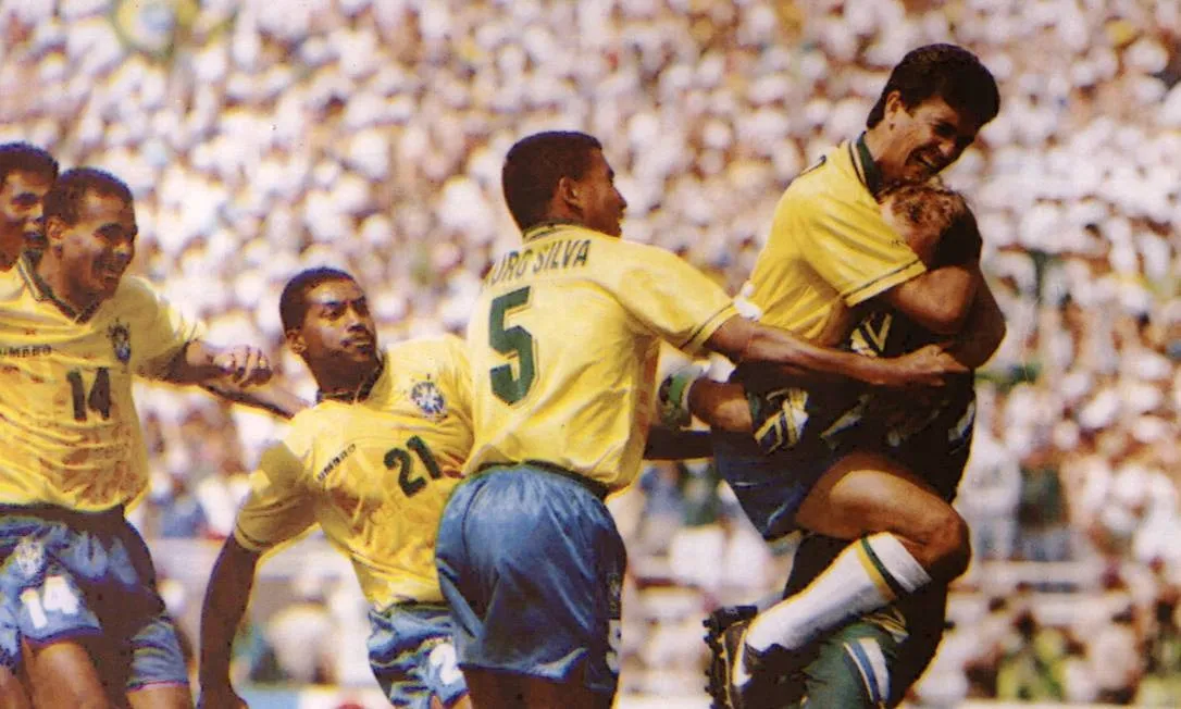 Bebeto foi dupla de ataque com Romário pela Seleção Brasileira em 1994