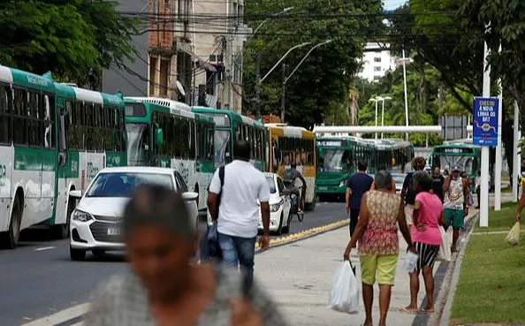 Imagem ilustrativa da imagem Após 3 dias, ônibus voltam a circular em Pernambués