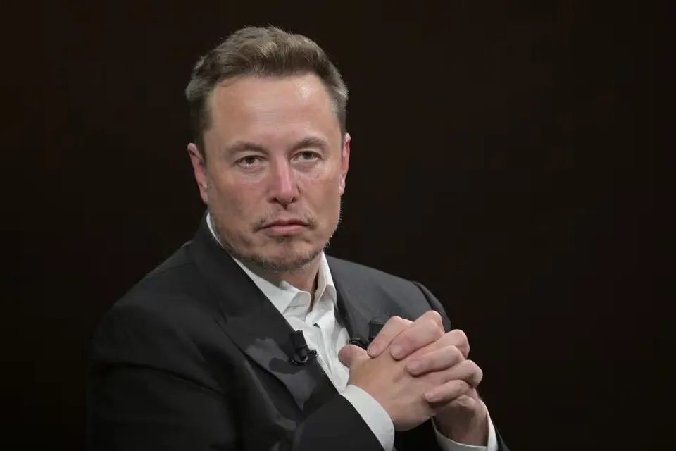 Musk está à frente da Tesla com cerca de 13% das ações