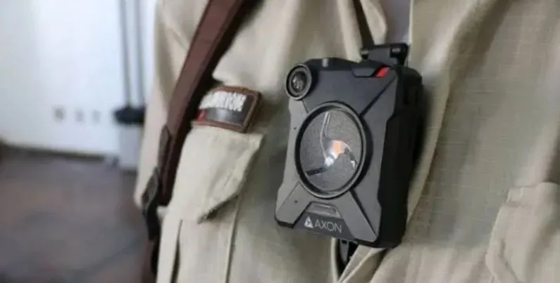 No total, 3.300 unidades das chamadas "bodycams" devem ser implantadas nas fardas policiais da Bahia