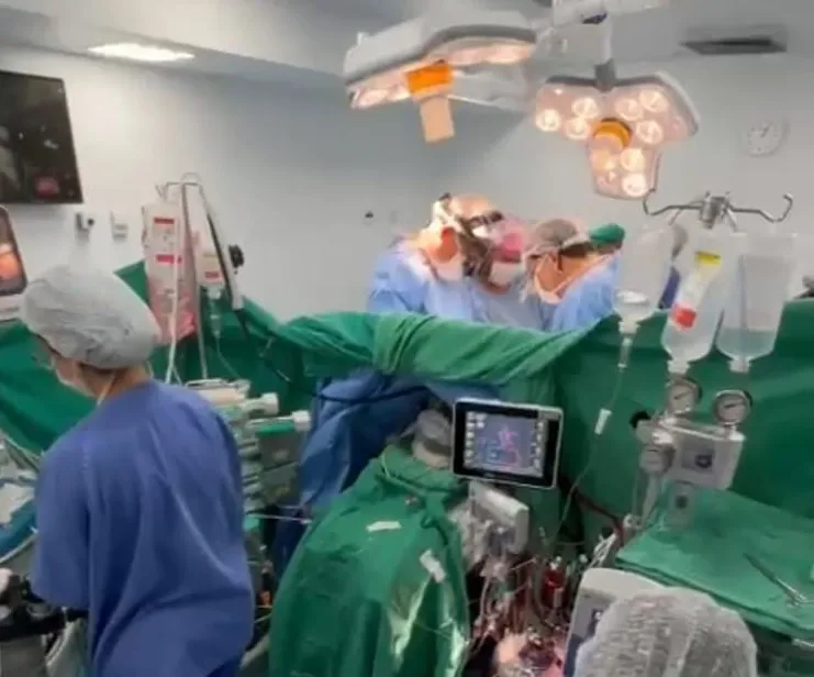 O paciente de 60 anos recebeu um novo coração no Hospital Ana Nery