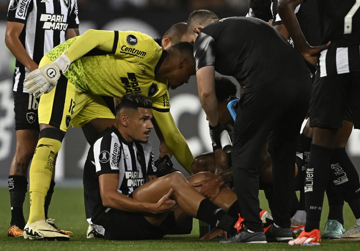 Tiquinho Soares deve desfalcar o Botafogo
