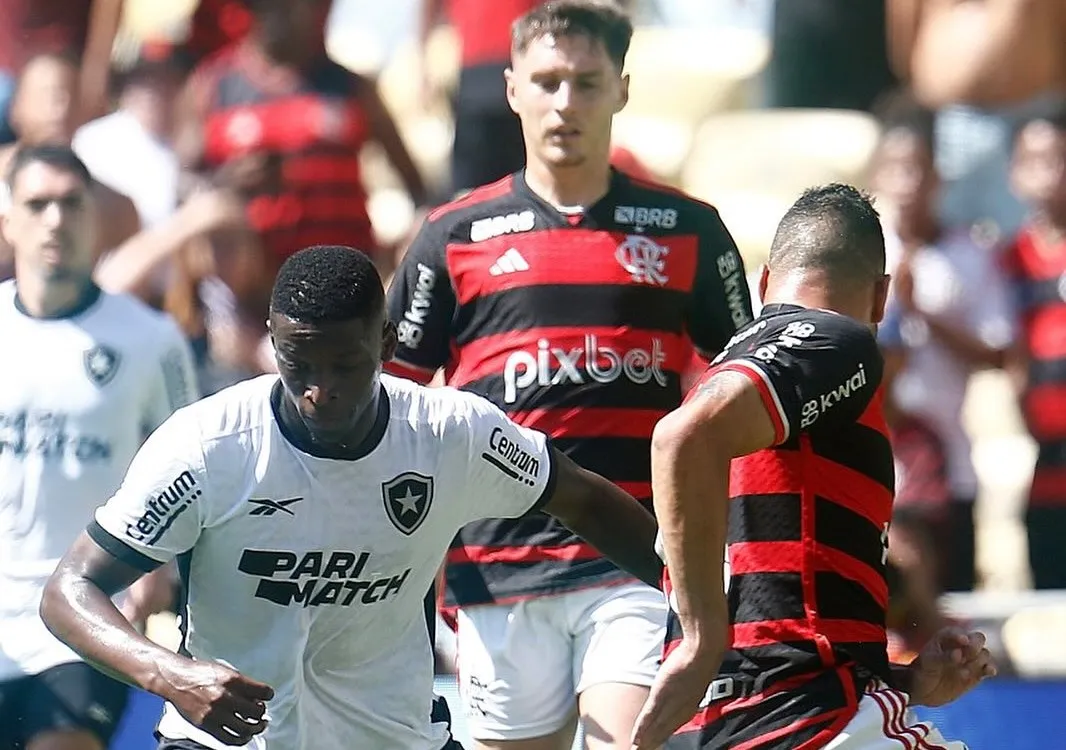 Flamengo e Botafogo protagonizaram o clássico na manhã deste domingo