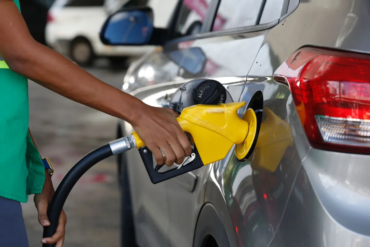 Acelen anunciou novo reajuste no preço da gasolina