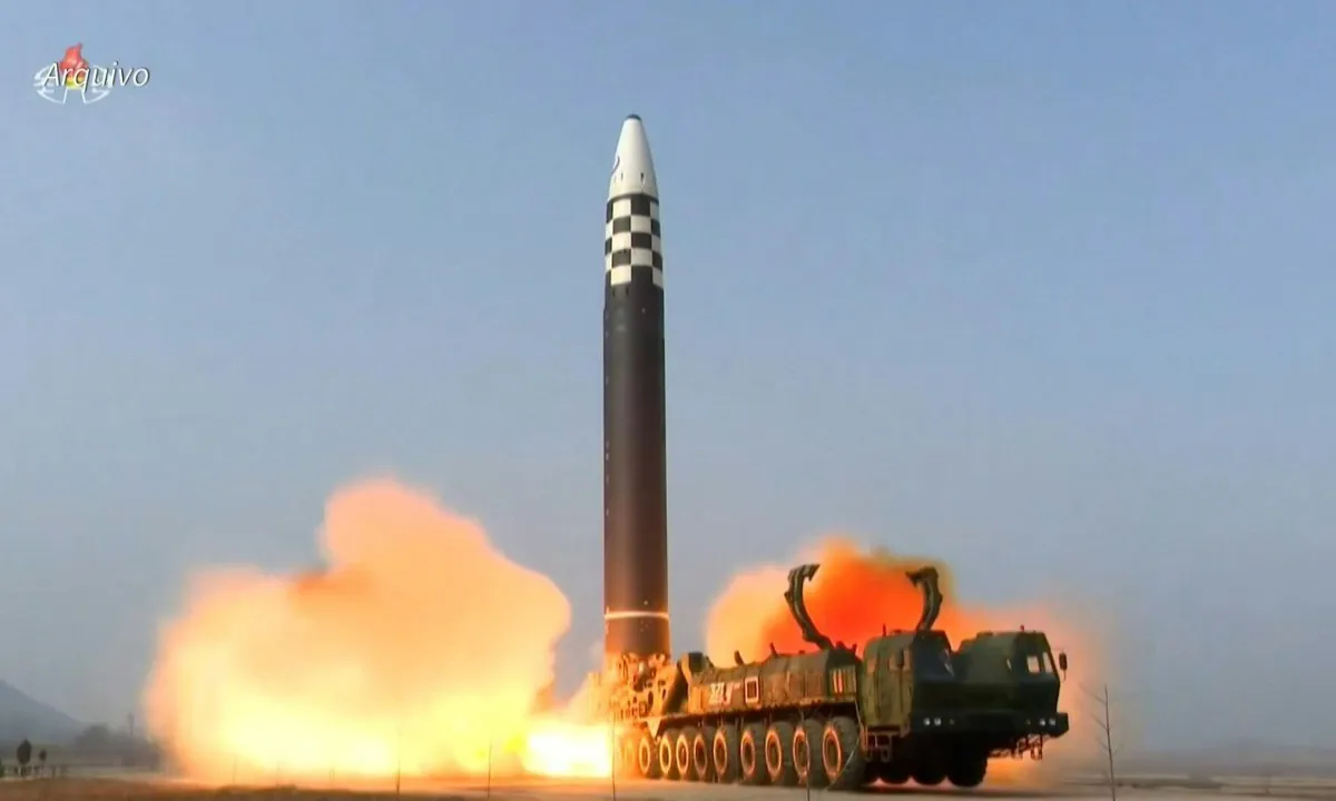 Coreia do Norte disparou um míssil balístico não identificado em direção ao Mar do Leste