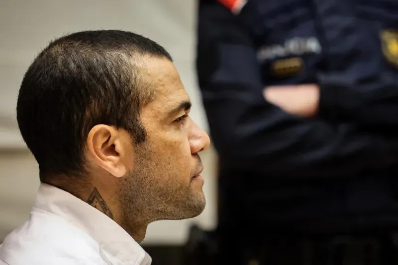 Daniel Alves sairá da prisão onde está detido desde 20 de janeiro de 2023