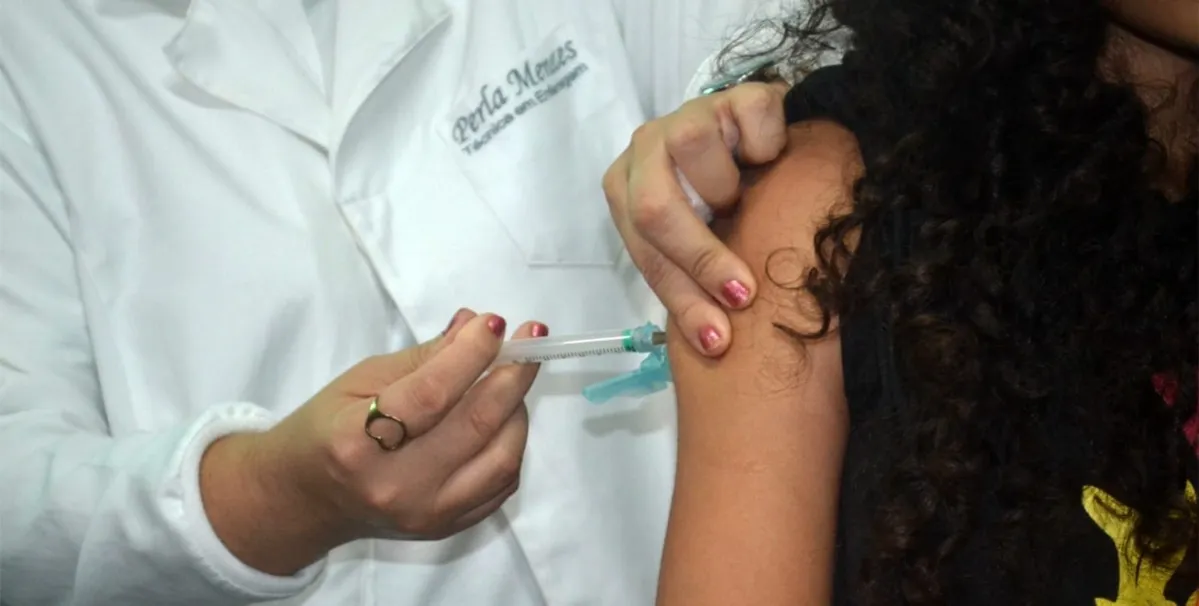 Segundo informações da Secretaria de Saúde de Salvador, 56.493 doses do imunizante foram enviadas à capital. Já Feira de Santana recebeu 17.688 doses.