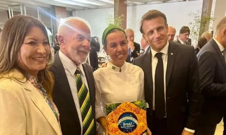 Janja, Lula e Macron com a chef Morena Leite, do restaurante Capim Santo
