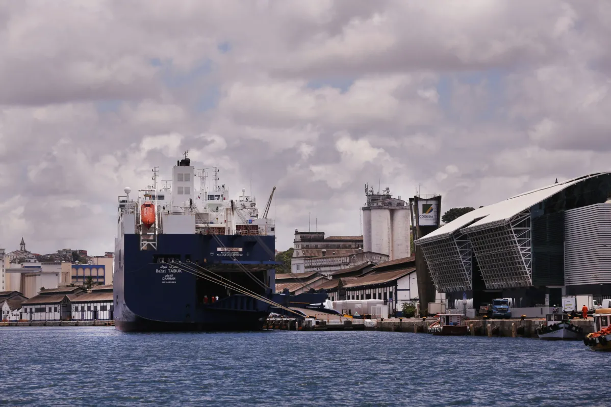 Navio atracado no Porto de Salvador