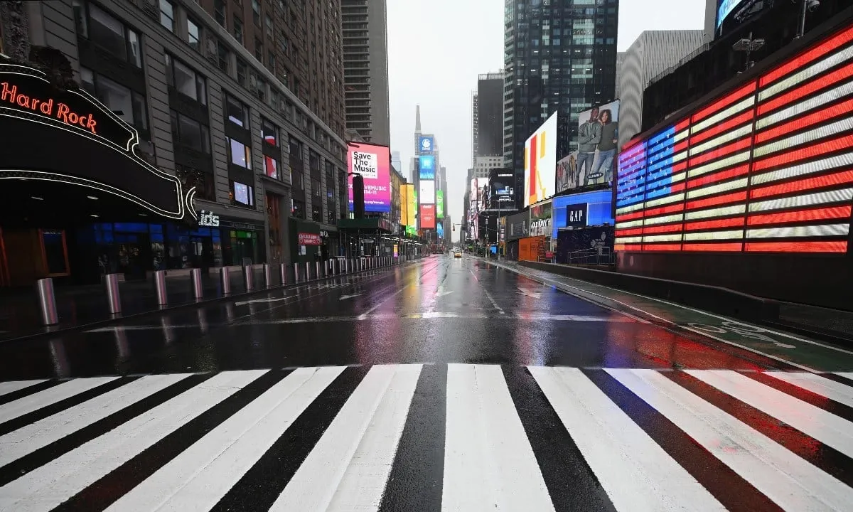 A Times Square, em Nova York, praticamente vazia
