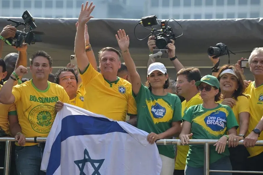 Bolsonaro durante ato na Paulista