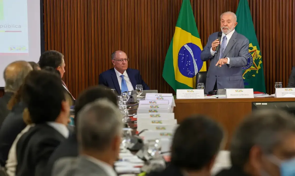 Lula coordenou primeira reunião ministerial de 2024
