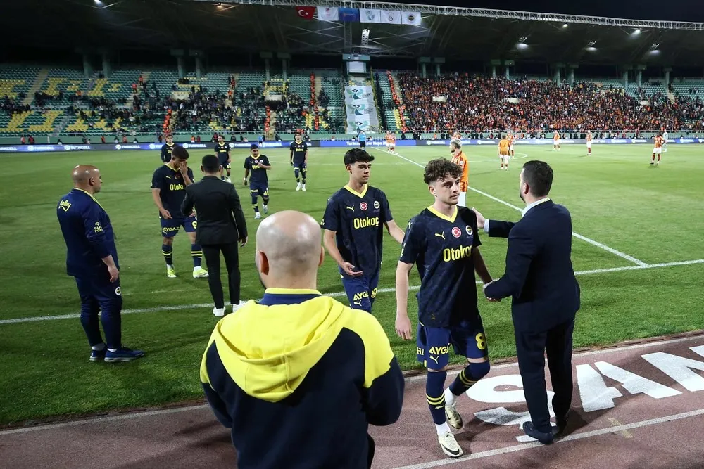 Fenerbahçe recebe punição após abandonar Supercopa da Turquia