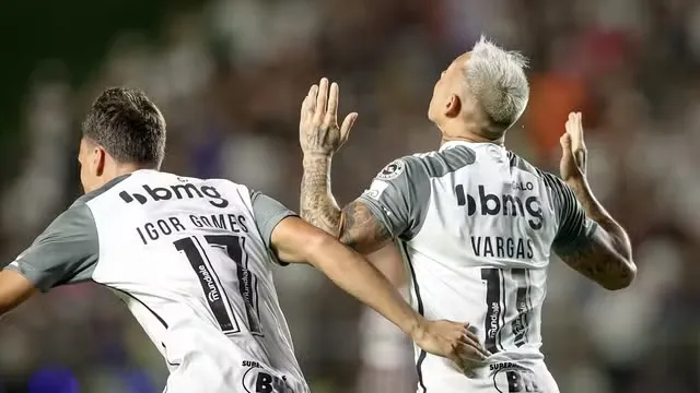 O chileno Vargas marcou dois gols para o Atlético-MG em Cariacica-ES