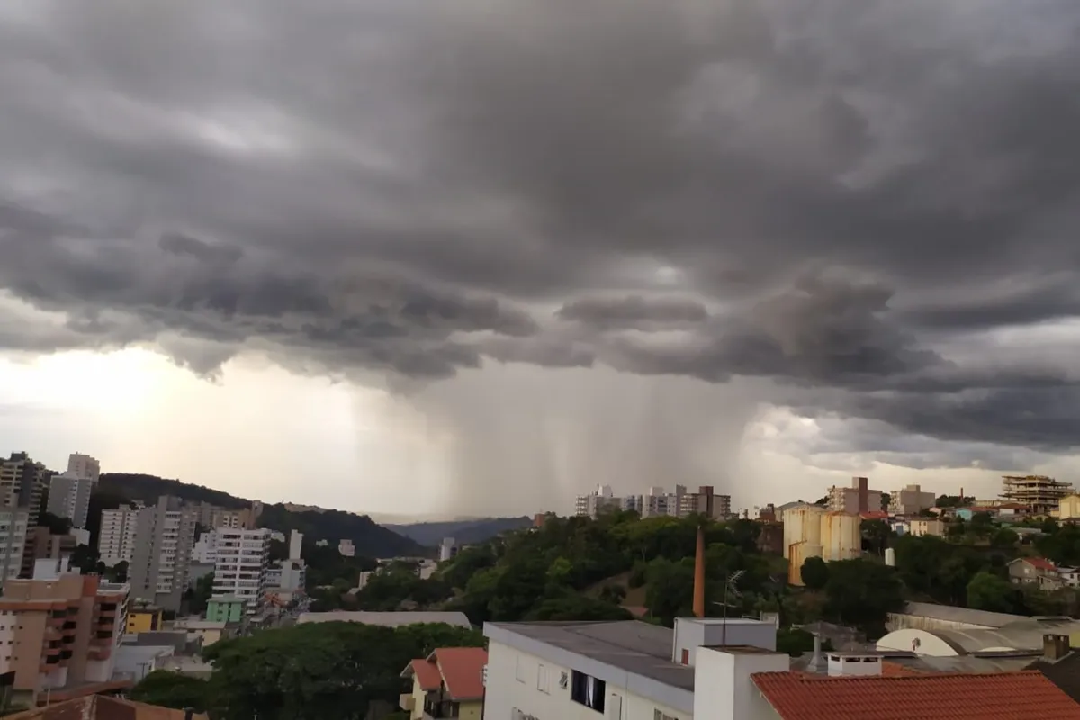 Chuva em Bento Gonçalves, local da partida entre Juventude e Doce Mel