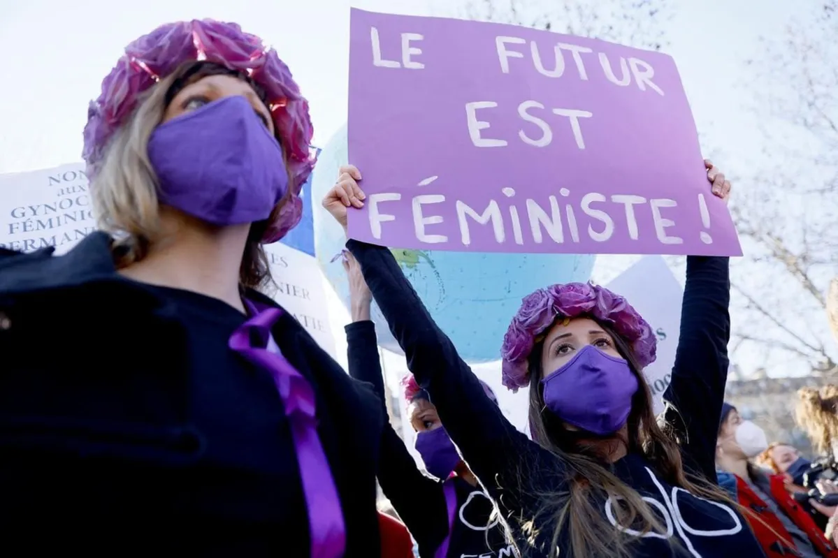 França tem votação para arantir aborto na Constituição