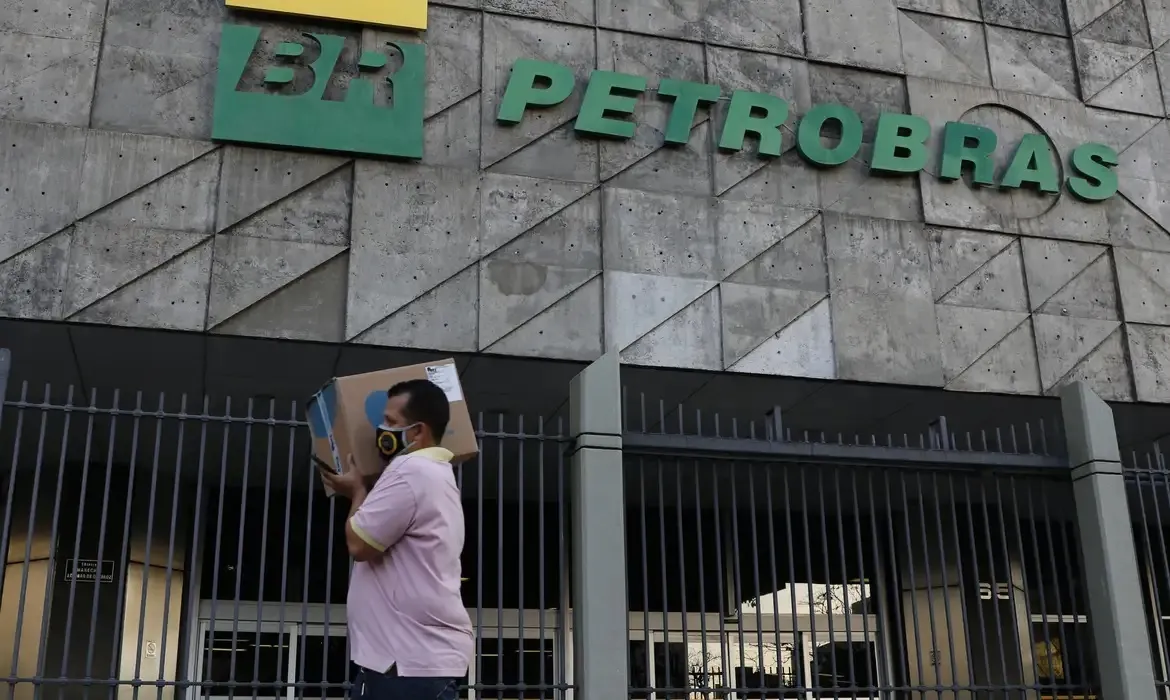 Imagem ilustrativa da imagem Governo aguarda informações da Petrobras para definir dividendos