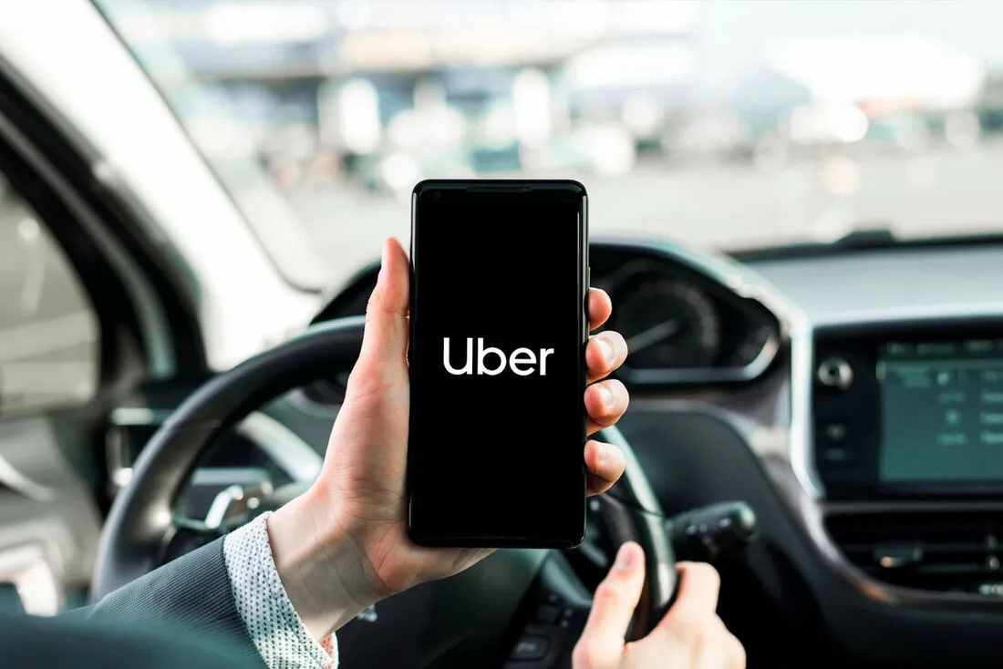 Uber é um dos aplicativos de transporte em funcionamento no Brasil