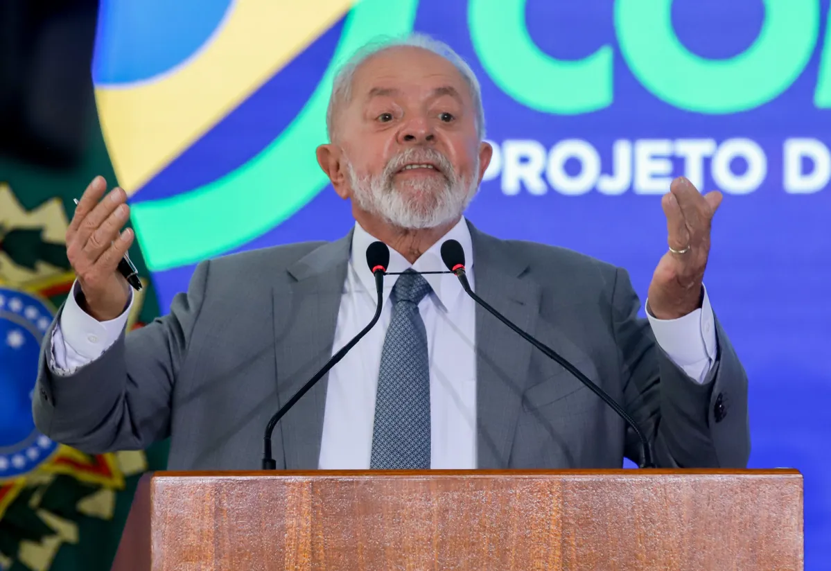 O presidente Luiz Inácio Lula da Silva, durante assinatura do projeto de lei que regulamenta o trabalho por aplicativos de transporte de pessoas, no Palácio do Planalto