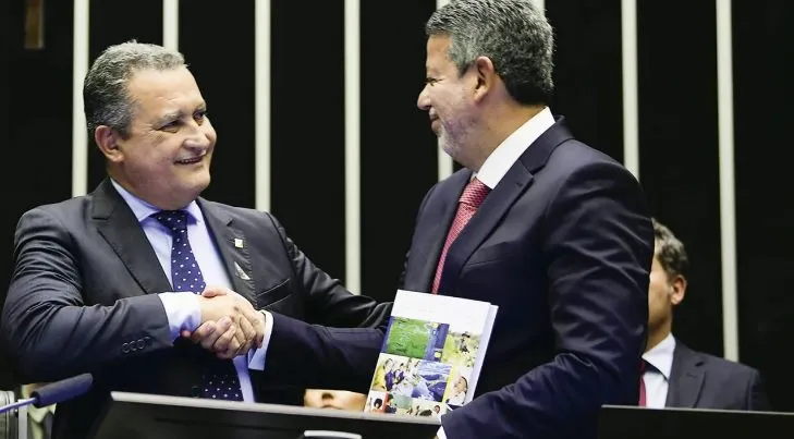 Presidente da Câmara dos Deputados e ministro da Casa Civil se encontraram em um voo para Salvador