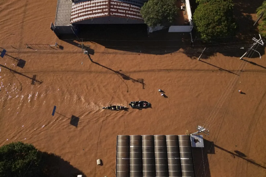 Enchentes inviabilizaram o uso do aeroporto na cidade de Porto Alegre