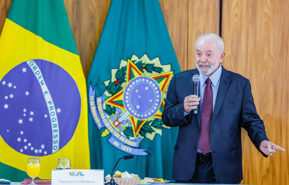 "Acho que a gente não pode permitir que isso continue acontcendo no Brasil", disse Lula