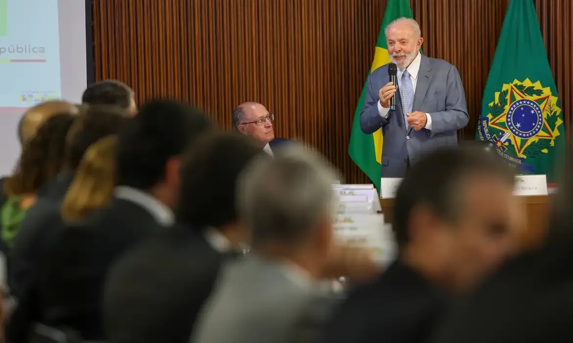 Lula diz que é importante acessar a base dos evangélicos