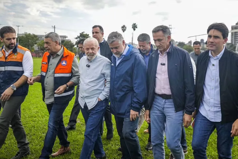 Lula desembarcou neste domingo no RS com Lira, Pacheco e ministros