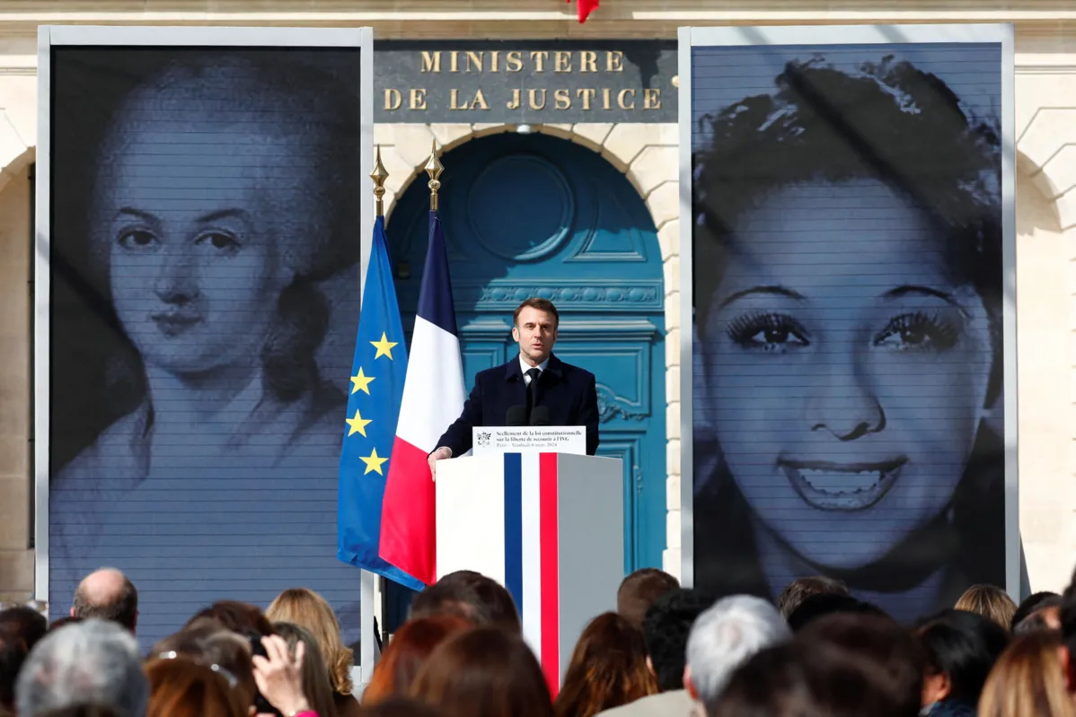 Presidente francês quer incluir aborto na Carta dos Direitos Fundamentais da UE