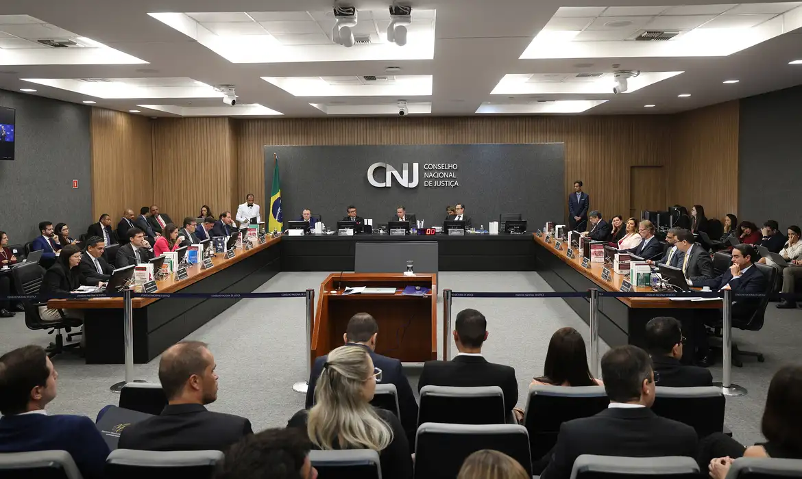 Presidente do CNJ, Luís Roberto Barroso, considerou decisão do corregedor da Corte como "arbitrária"