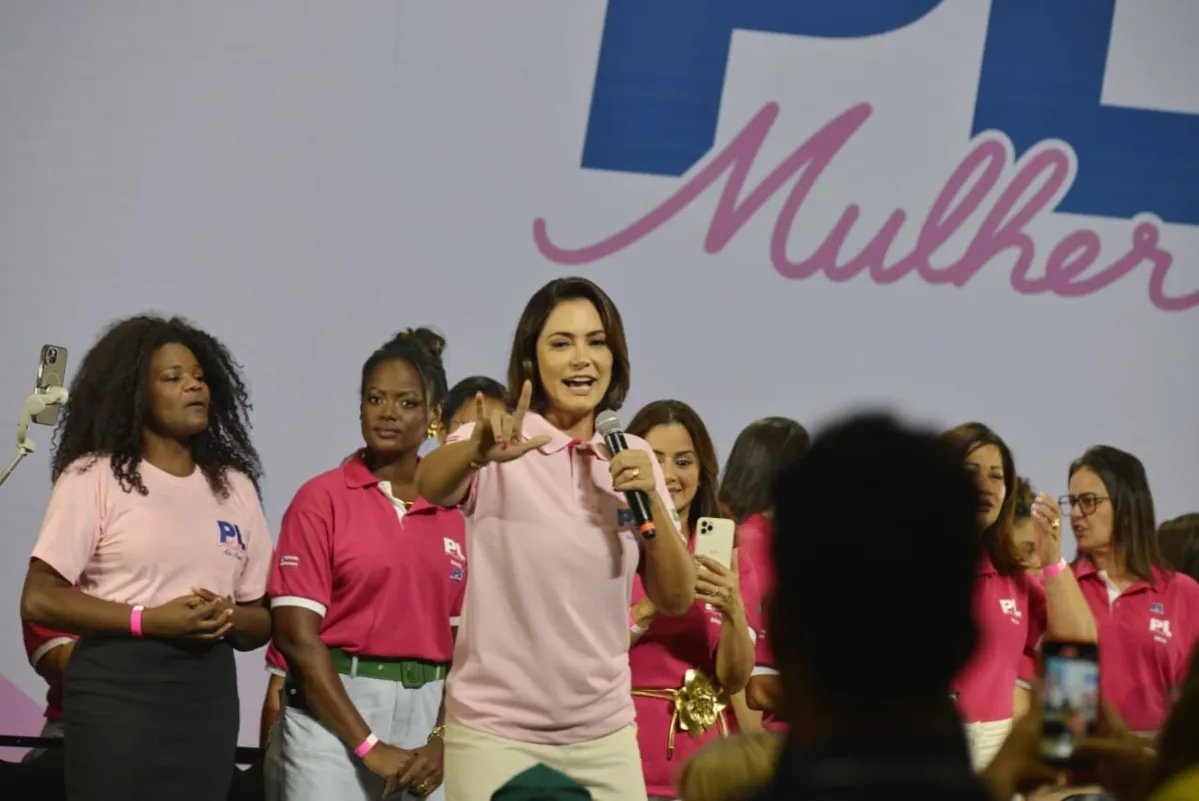 Michelle utilizou do sucesso da música de Ivete Sangalo no Carnaval para tratar de temas defendidos pela direita: "Vamos macetar"